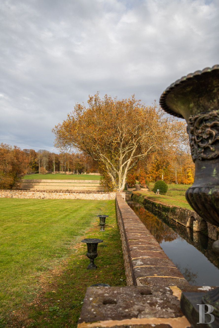 En Eure-et-Loire, à l’ouest de Chartres, un château du 17e dans un parc de 140 ha traversé par l’Eure - photo  n°36